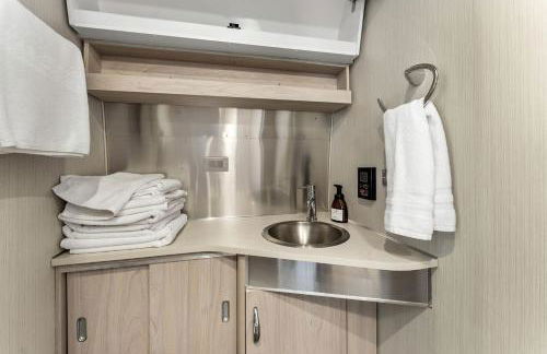 Fully-Equipped Airstream Rental for Glamping in Chelan, Washington - Foto 8