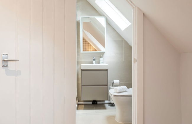 Bright&Spacious 3BD in Centre of Bourton - Photo 59