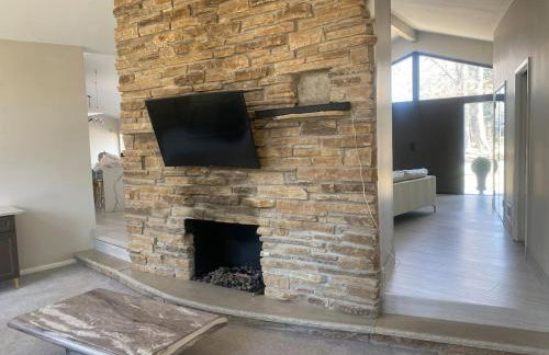 Ranch Style w firepit and big backyard TV Room - Foto 21