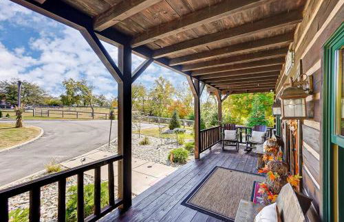 Large Log Cabin Chalet w/ Hot Tub - Horses & Lake! - Foto 70