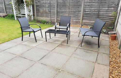 3 BR Home l Free Parking l 5 Guests l Garden l Long Stays l - Foto 31