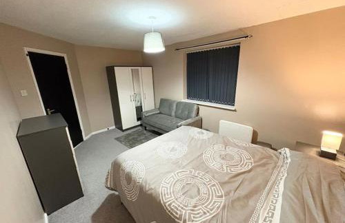 Two bed spacious apartment, central location, free parking and Wifi - Foto 14