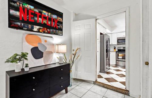 Beachside Escape Poolhouse w Game Room, Grill - Foto 27