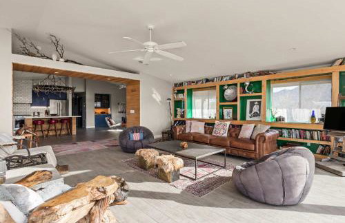 The Outlaw By The Cohost Company - Foto 32