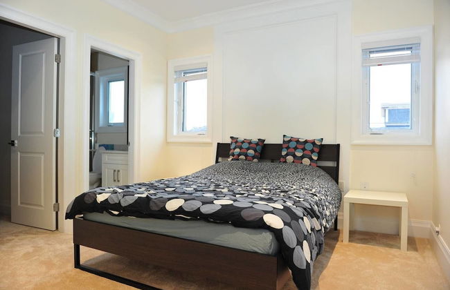 Brand New Luxury House - Photo 3