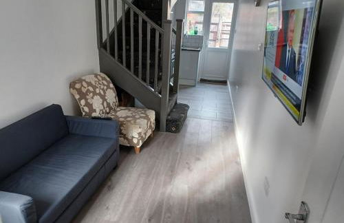 Bethel- beautiful new 1 bed house near Erith station - Photo 1