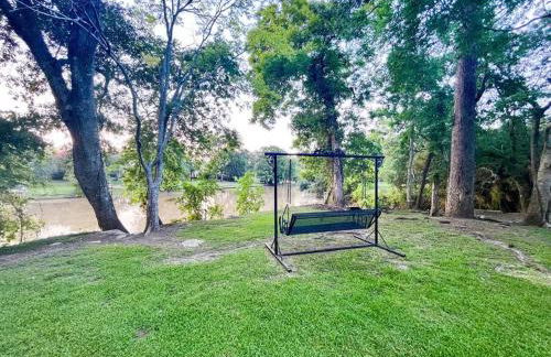 Unwind & Relax at Azalea Cottage on Bayou - Foto 2