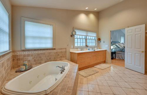 Monterey Home with Hot Tub, Pool and Game Room! - Foto 17