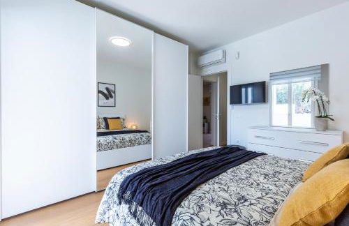 Colombo Palace - viale colombo 358 - Photo 47