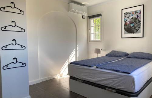 Villa with a big garden and heated pool - Photo 34