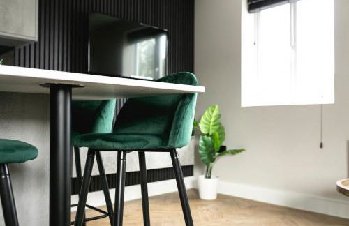 Skyvillion - COZY LARGE 4 & 1 Bed Apartments in London Enfield, Mins to Tube Station, Free Wi-Fi - Foto 37