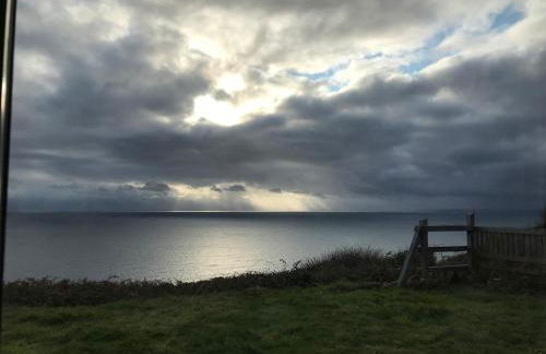 Romantic cliff top chalet at Whitsand Bay beach - Photo 30