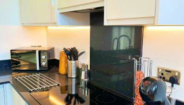 Eclipse Apartment - Modern 2 Bed 6 guest Apartment - Jewellery Quarter Birmingham City Centre - Foto 4, stove, toaster