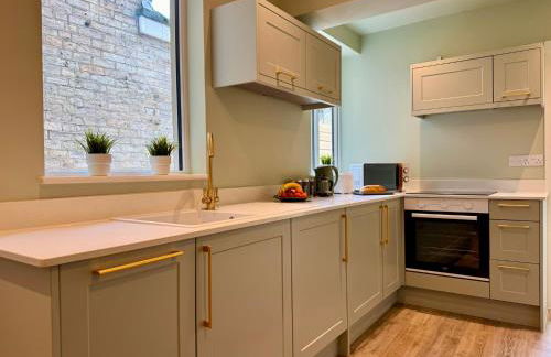 Stunning 4-Bedroom Home - 10 mins to Sandbanks Beach - Photo 20