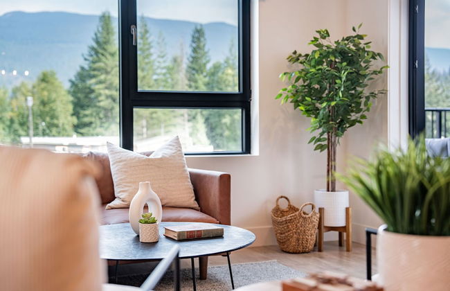 Huckin' Harry's by Revelstoke Vacations - Photo 19