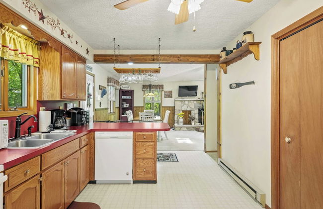 Shady Pines by Avantstay Enclosed Porch, Game Rooms, & Lake/beach Access! - Foto 7