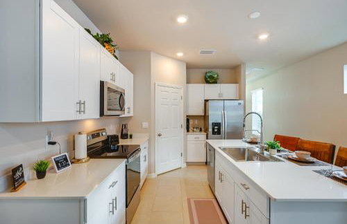 Near River & Parks: LaBelle Family Home w/ Patio - Photo 9