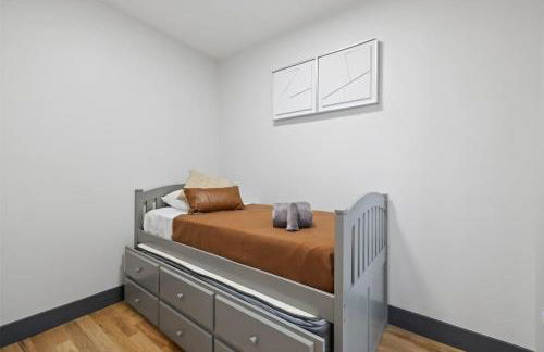 Luxury Brand New 3BED Gem 20 Minutes to NYC - Photo 15