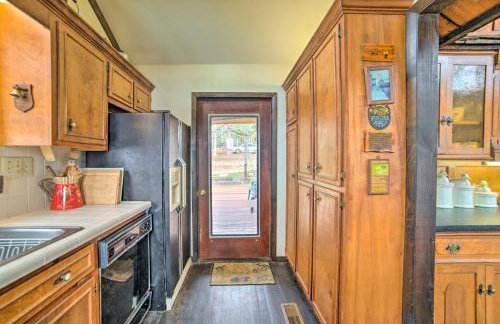 Authentic Retreat w/ Private Dock on Coosa River! - Foto 11