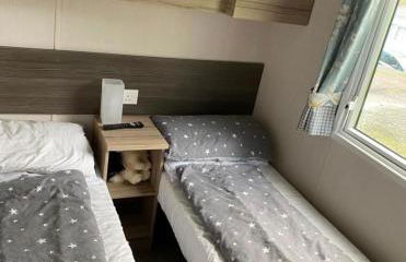 Experience Coastal Bliss in Our Modern 2019 Sea Viev 2 Bedroom static caravan at Clarach Bay Holiday Village! - Foto 12