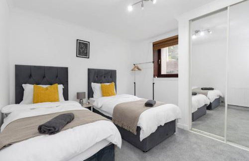 Free Parking - Sleeps 6 - Central - New Interior - Photo 6