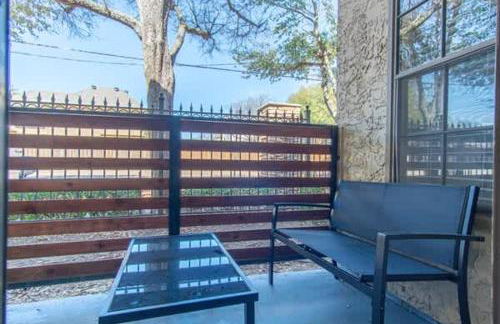 Boulevard Stays Serene 1BR King Suite with Pool Gym & Free Parking 01 - Photo 10