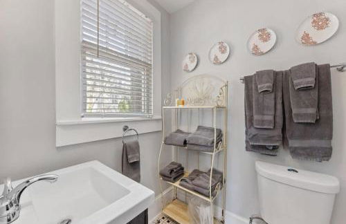 Stylish Myers Park 2 br with Screened Porch - Foto 9