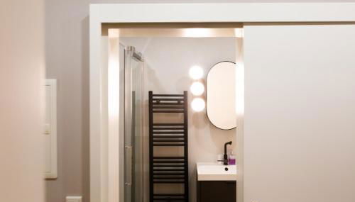 MiCasa OL - Modernes Apartment in City Bestlage - Küche - WLAN - Balkon - Fugenloses Bad - Foto 2