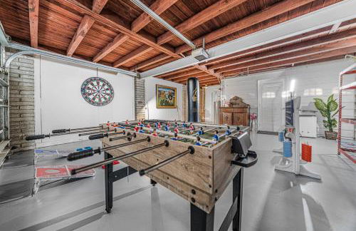 Stunning Gem Home w Heated Salt Pool & Game Room - Foto 71