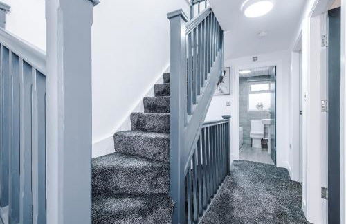 3BR Elegant House in Leeds Sleeps 6 Parking - Foto 43