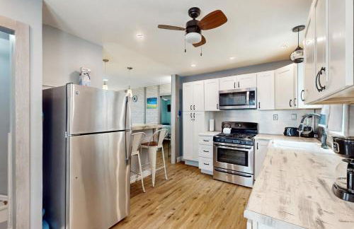 2 Mi to Beach! Hot Tub Haven in Michigan City - Foto 14