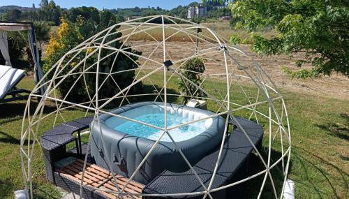 Country Chic Antico Casale - piscina idromassaggio lettini, solarium, cinema experience, wifi, parcheggio - Foto 2, Garden, Garden view