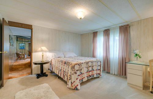 Cozy Salmon Home with Mountain Views and River Access - Foto 15