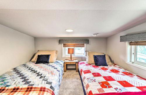 Eureka Tiny Home with Hot Tub and Community Beach! - Foto 19