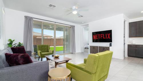 Stylish & Bright Gem ~ King/Queen Beds ~ Backyard! - Foto 2