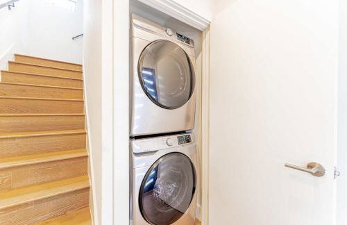 Luxe East Downtown 3BR Condo, Walk to Bars, Restaurants, Shops - Foto 13