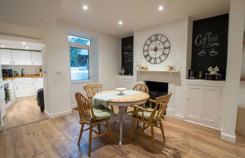 Stylish and Modern Town Centre End-of Terrace Home - Foto 8