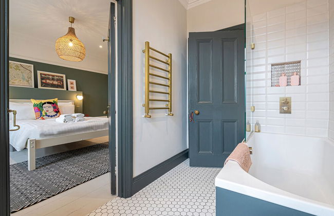 Chic and Colourful Family Home by Underthedoormat - Foto 19