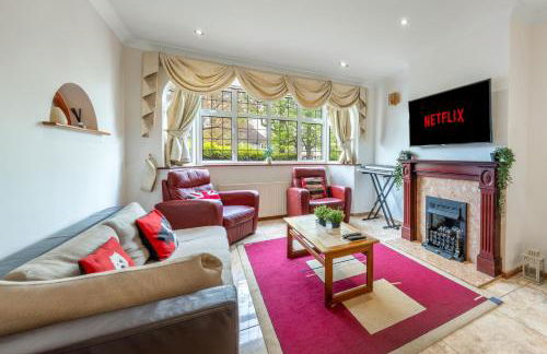Barnet Serviced Accommodation - Elegant 5-Bedroom Home, Just a 7-Minute Stroll from High Barnet Station - Book Your Stay Today!" - Foto 22