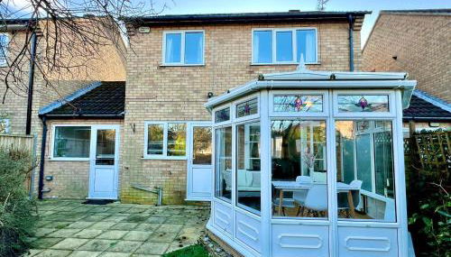 J&J stays 5 bedroom detached house in Peterborough with parking - Foto 5, Garden, Garden view