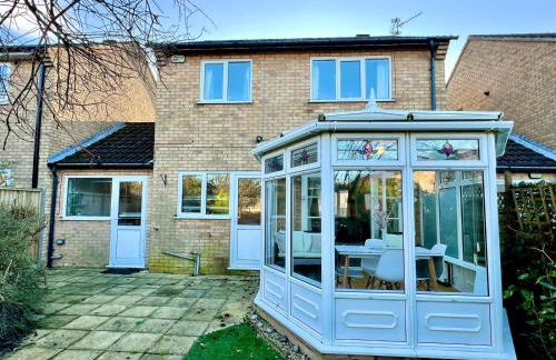 J&J stays 5 bedroom detached house in Peterborough with parking - Photo 5