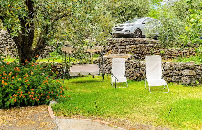 Charming Villa With Pool and Panoramic Surroundings - Photo 25