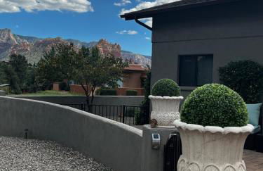Sedona Uptown Gem!Large yard w grass and shade trees! Views!! NEW! BARREL SAUNA!!! Close to trails, walk to Uptown Sedona, restaurants and shopping - Foto 12