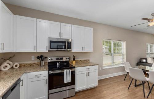 Modern 2BR 2BA New Build Condo with Garage & Patio - Foto 23