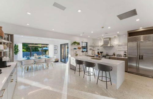 Tiki Hut Paradise Mins to Beach w Fire Pit - Foto 12