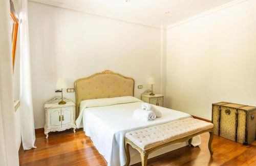 Mansión con Jacuzzi a 40 grados, gran piscina y Pádel - Photo 33