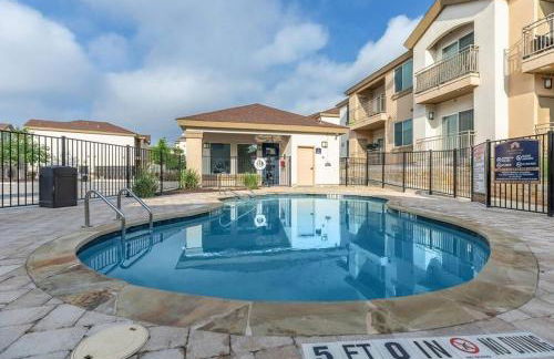 Stylish 1BHK Retreat in City - Photo 25