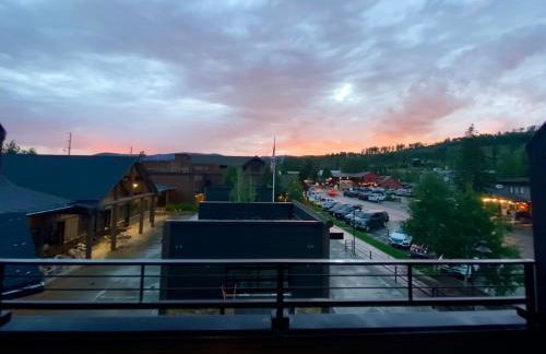 Stylish Grand Lake Retreat - King Bed - Walk to Lake - Foto 6