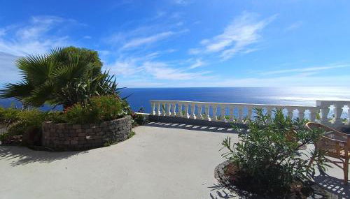 Private Oceanfront Cottage with 180 degree Sea View, 100 m Terrace - Foto 5, Garden