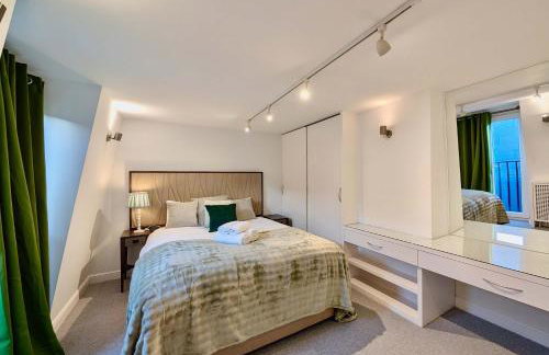 Stunning 4 Bedroom House in Old Windsor Perfect for Families & Groups - Foto 15